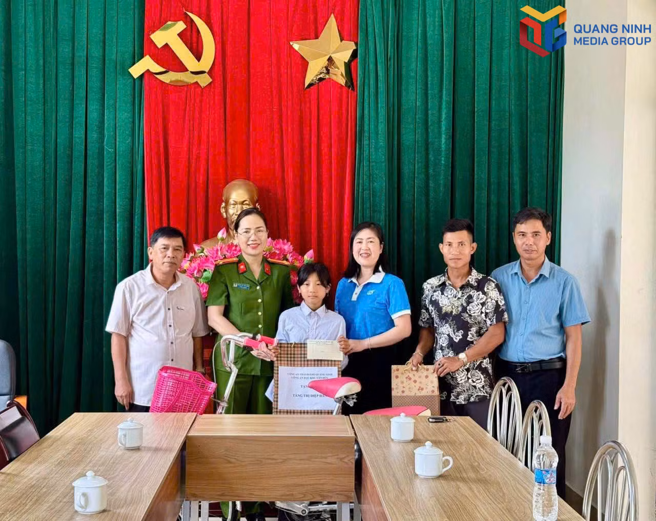 bqn_tr_em-han.jpg