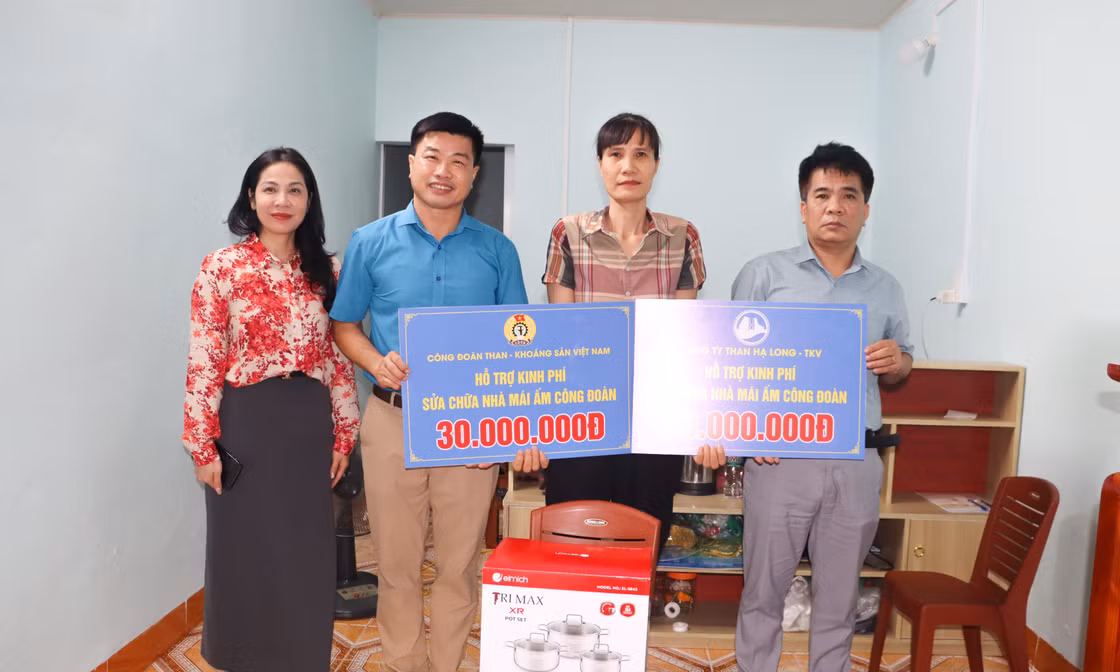 Công đoàn Công ty Than Hạ Long trao kinh phí hỗ trợ sửa chữa nhà ở từ quỹ “Mái ấm Công đoàn”