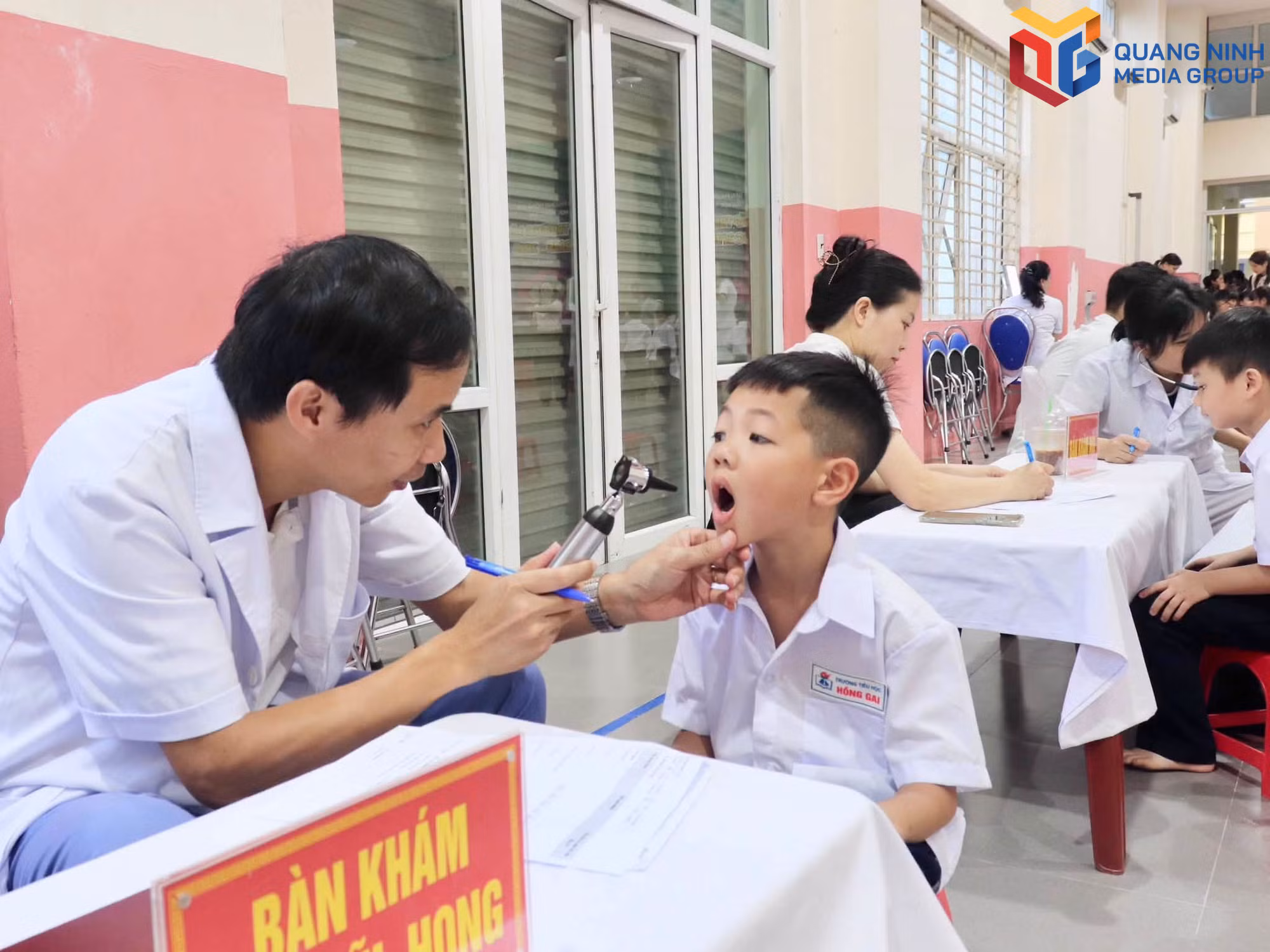 bqn_tr_phuong-hong-gai.jpg