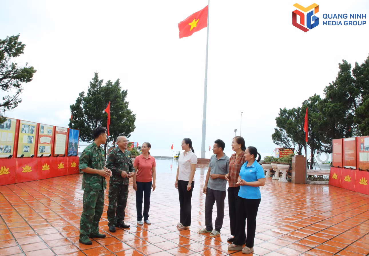bqn_tr_quyet-va-nguoi-dan-tro-chuyen.jpg