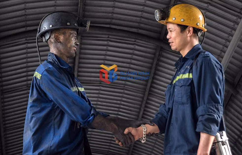 Thợ mỏ - lực lượng trực tiếp làm nên những tấn than quý giá.