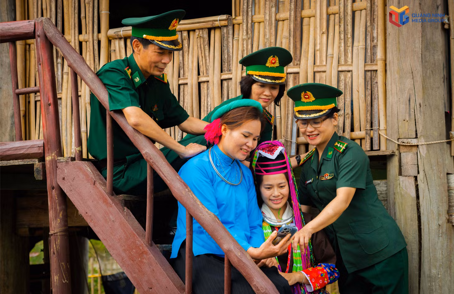 dong-hanh-chuyen-doi-so-noi-bien-gioi-8164.jpg