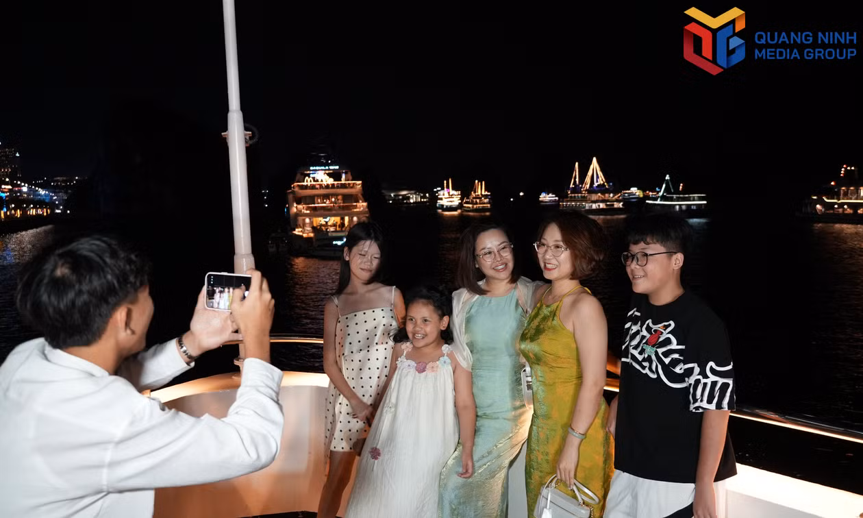 Dạ tiệc pháo hoa trên Vịnh Hạ Long chào mừng Ngày Phụ nữ Việt Nam diễn ra ngày 17/10