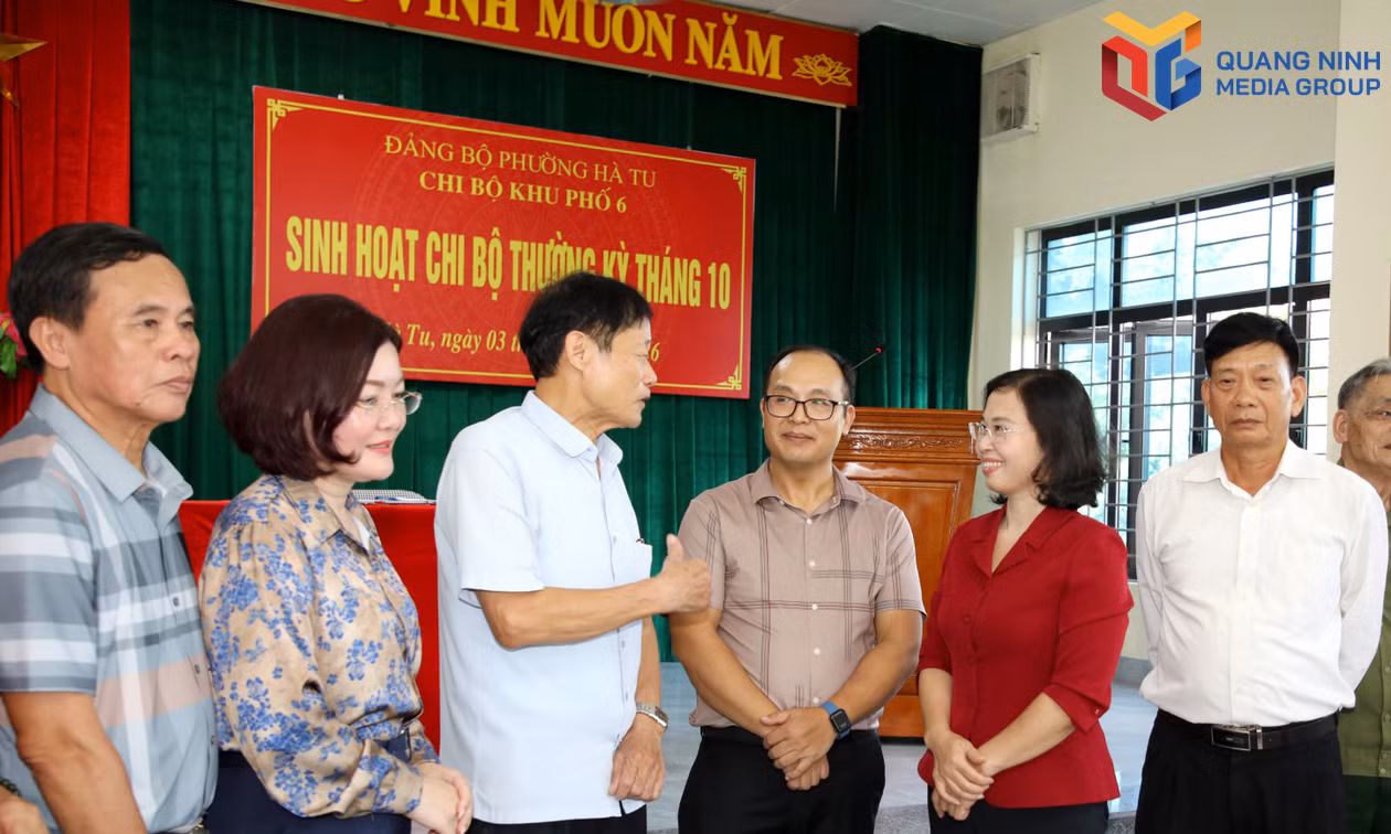Phó Bí thư Thành ủy, Chủ tịch HĐND thành phố Trịnh Thị Minh Thanh dự sinh hoạt Chi bộ khu phố 6, phường Hà Tu