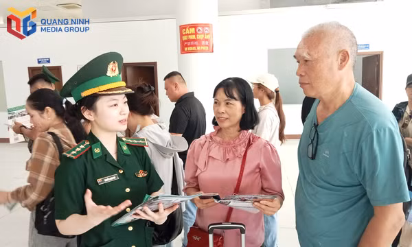 Từ nghị quyết đến thực tiễn: Khi chuyển đổi số “chạm” tới cửa khẩu