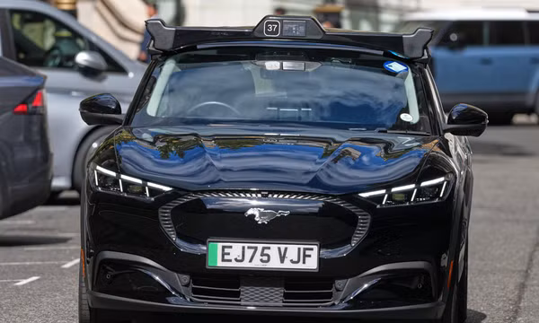 Dịch vụ taxi tự lái đầu tiên ra mắt tại Anh