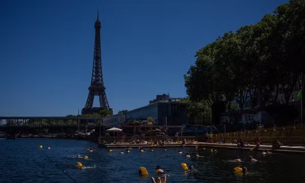 Lãnh đạo Tháp Eiffel từ chức sau vụ nhân viên nữ bị gạt khỏi chuyến thăm của đoàn Hindu