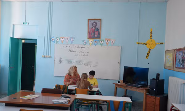 Những lớp học vắng học sinh phản ánh khủng hoảng dân số thế giới