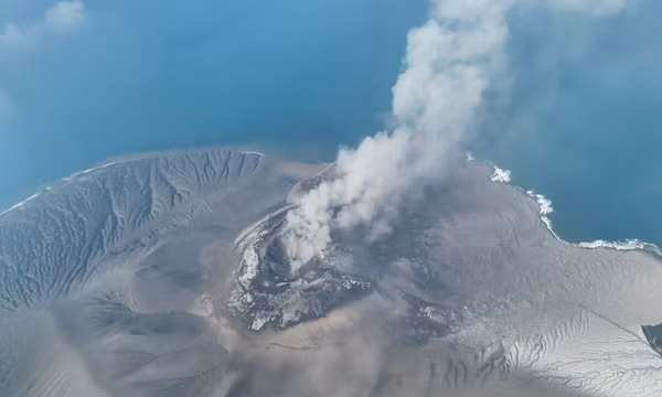 Indonesia tiếp tục đóng cửa nhiều sân bay dù núi lửa phun trào đang giảm dần