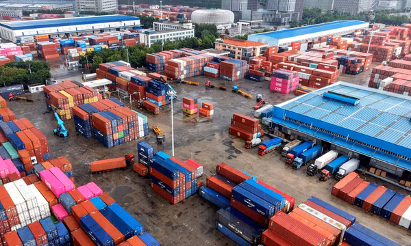 Xuất khẩu của Trung Quốc tăng mạnh 25% trong tháng 8 nhờ nhu cầu ô tô và hàng công nghệ cao