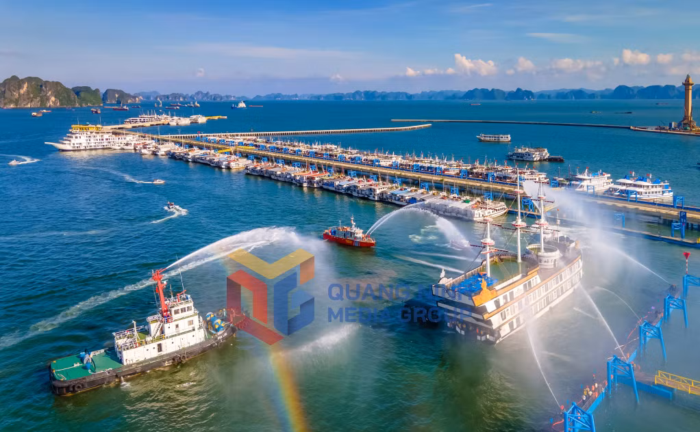 Diễn tập cứu hộ, PCCC trên biển. Ảnh: Hoàng Ngọc Nghĩa