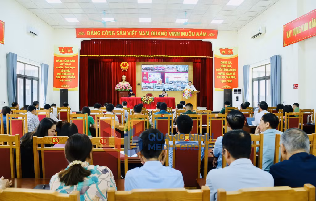 Quang cảnh hội nghị tiếp xúc cử tri (10-2025). Ảnh: Thu Chung
