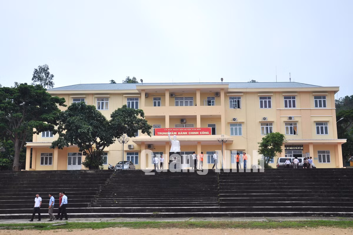 Trung tâm Hành chính công huyện Vân Đồn. Ảnh: Thái Bình
