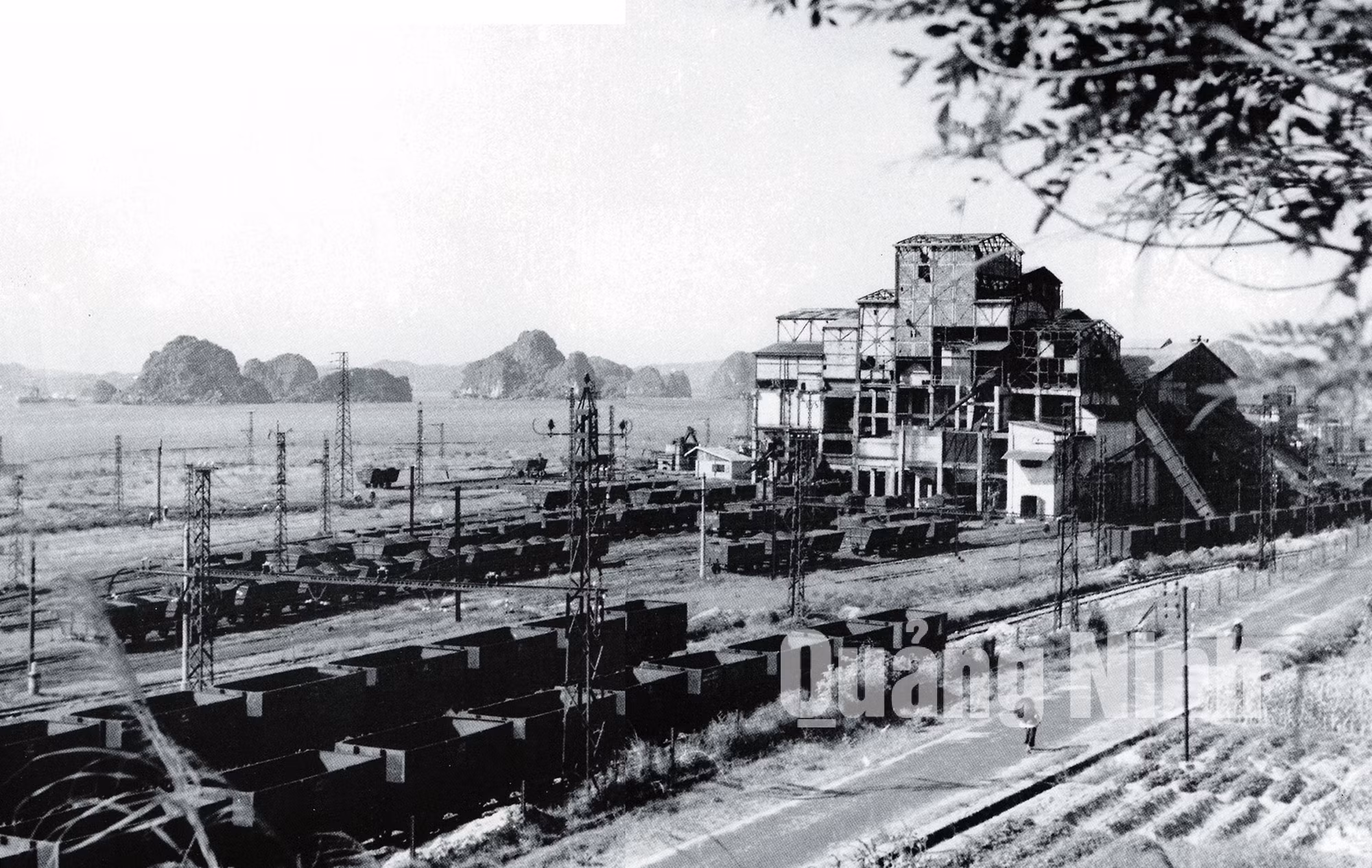Nhà sàng than Cửa Ông những năm 1924. Ảnh tư liệu Công ty cung cấp