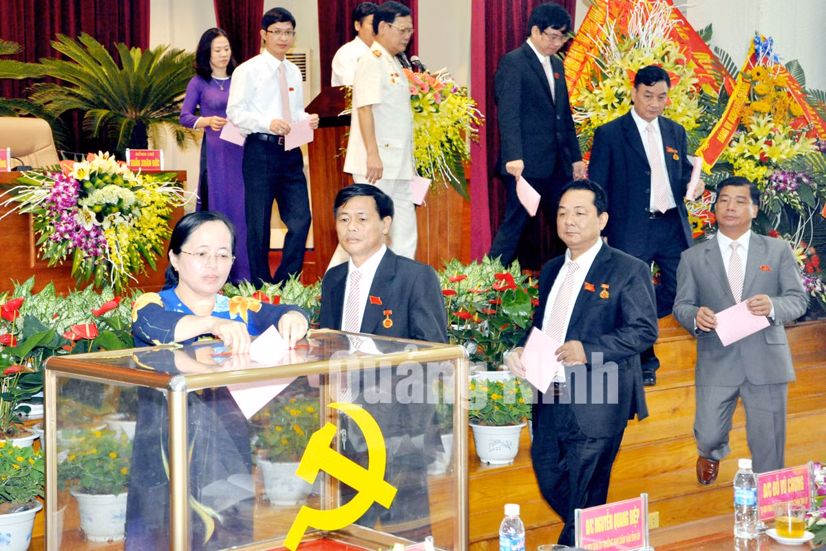 Đại biểu tiến hành bầu BCH khóa XXIV, nhiệm kỳ 2015-2020 và Bí thư Huyện ủy khóa mới