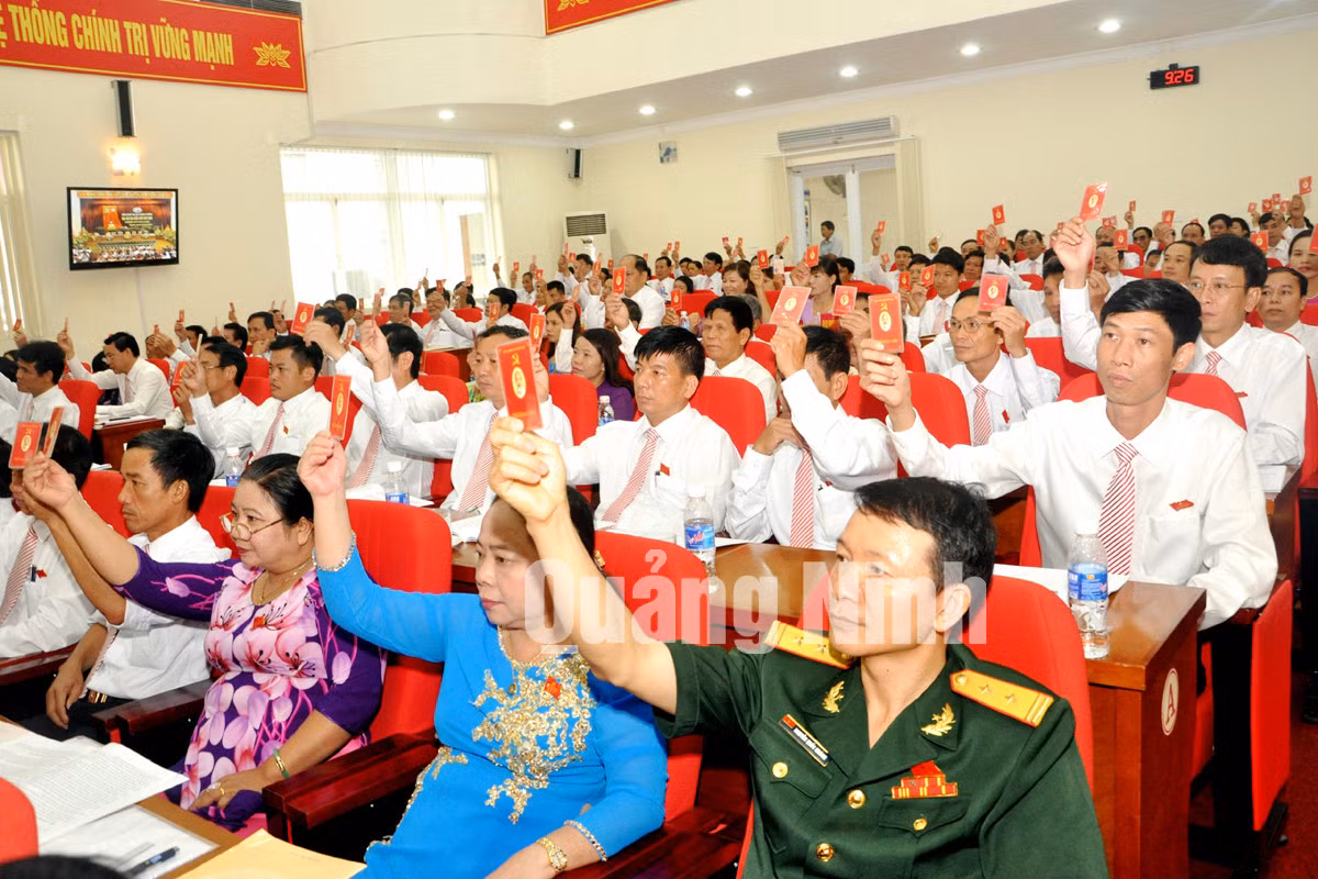 Đại hội biểu quyết thông qua Nghị quyết Đảng bộ Thị xã lần thứ XXIV, nhiệm kỳ 2015 – 2020