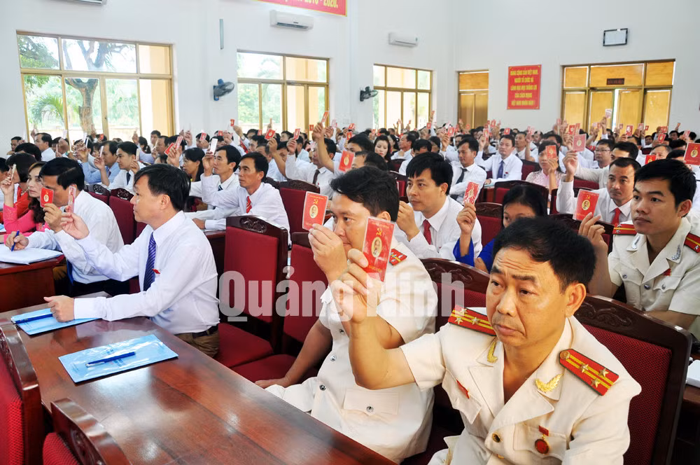 Biểu quyết thông qua Nghị quyết Đại hội nhiệm kỳ 2015-2020