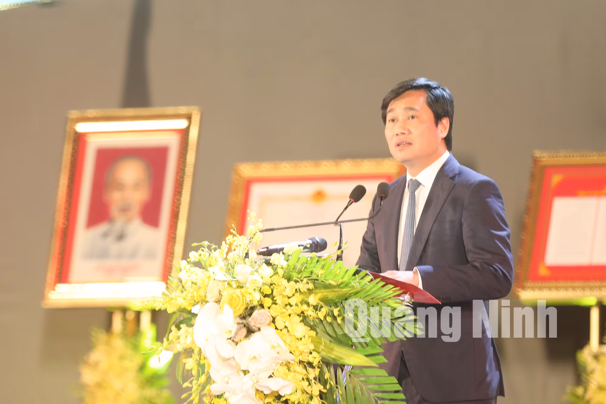Chủ tịch UBND tỉnh Nguyễn Tường Văn phát biểu tại buổi lễ (12-2020). Ảnh: Đỗ Phương