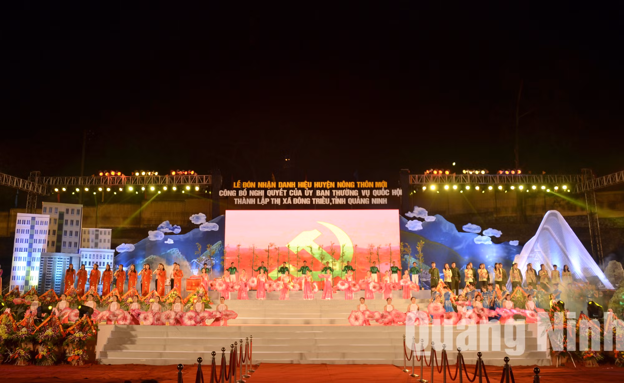 Tiết mục văn nghệ chào mừng tại lễ công bố.