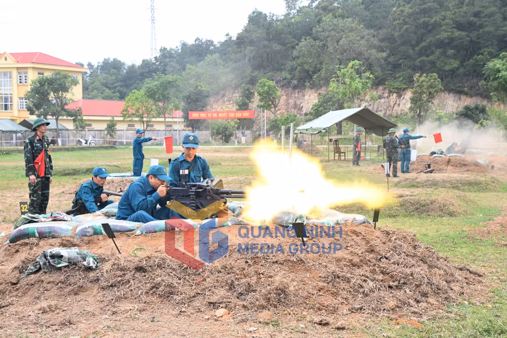 Bộ CHQS tỉnh tổ chức Hội thi bắn đạn thật trung đội súng máy phòng không (SMPK) 12,7mm dân quân tự vệ năm 2023 (7-2023). Ảnh: Ngô Dịu