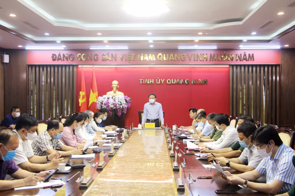 Ban Chỉ đạo phòng chống dịch Covid-19 cấp tỉnh họp trực tuyến với 13 địa phương cấp huyện để chỉ đạo các biện pháp cấp bách phòng, chống dịch.