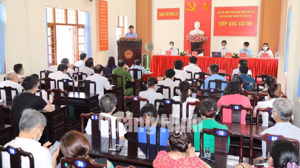 Quang cảnh buổi tiếp xúc cử tri (7-2021). Ảnh Đỗ Phương