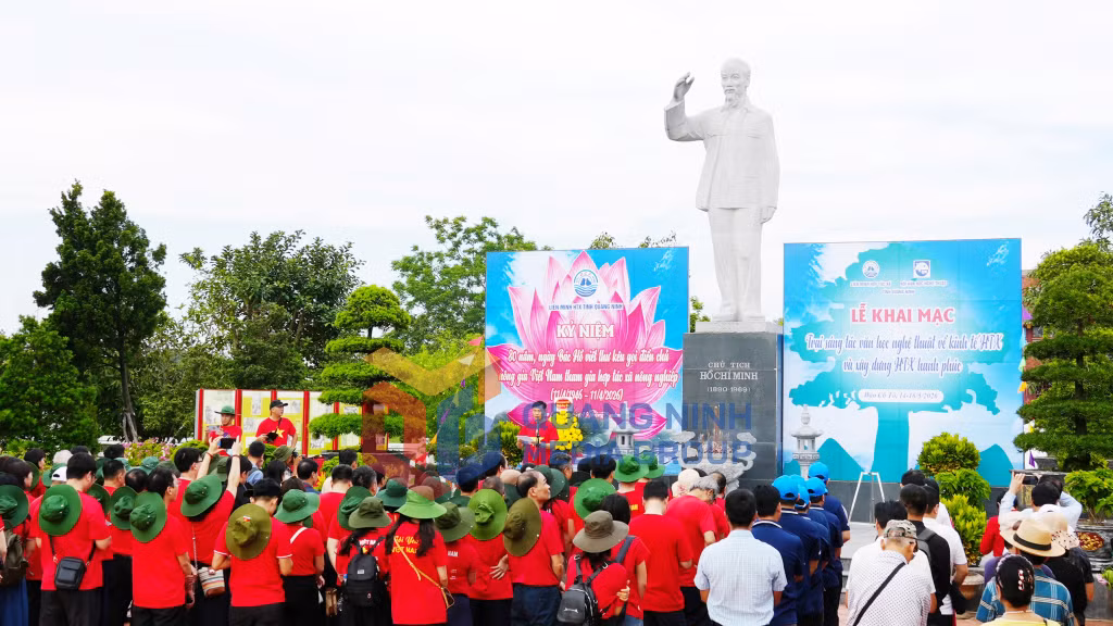 Quang cảnh Lễ dâng hương Tượng đài Bác Hồ tại Khu lưu niệm Chủ tịch Hồ Chí Minh tại đặc khu Cô Tô (5-2026). Ảnh: Dương Trường