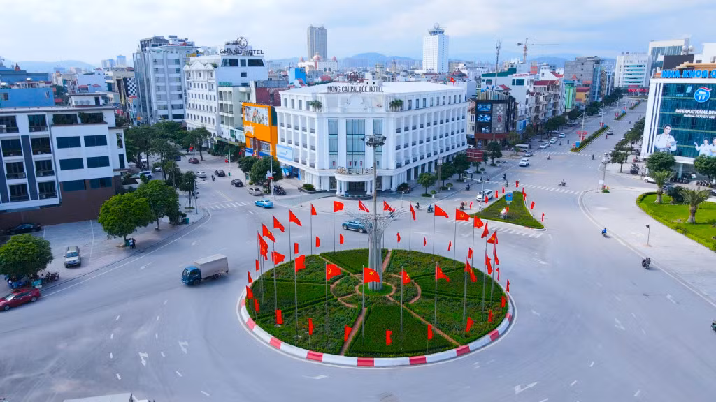 Nơi ta thấy cả dáng hình đất nước thân thương ảnh 17