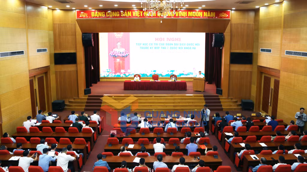 Quang cảnh buổi tiếp xúc cử tri (5-2024). Ảnh: Thu Chung