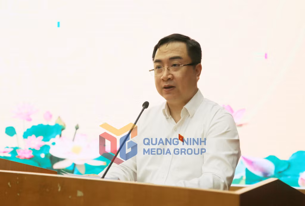 Đồng chí Đặng Xuân Phương, Phó Bí thư Tỉnh ủy, Trưởng đoàn ĐBQH tỉnh phát biểu tại buổi tiếp xúc (5-2024). Ảnh: Thu Chung