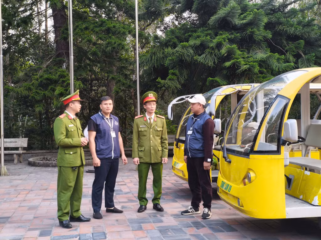 Công tác đảm bảo an ninh, an toàn cho du khách luôn được cơ quan chức năng của tỉnh, địa phương chú trọng, đặc biệt trong dịp lễ hội xuân.