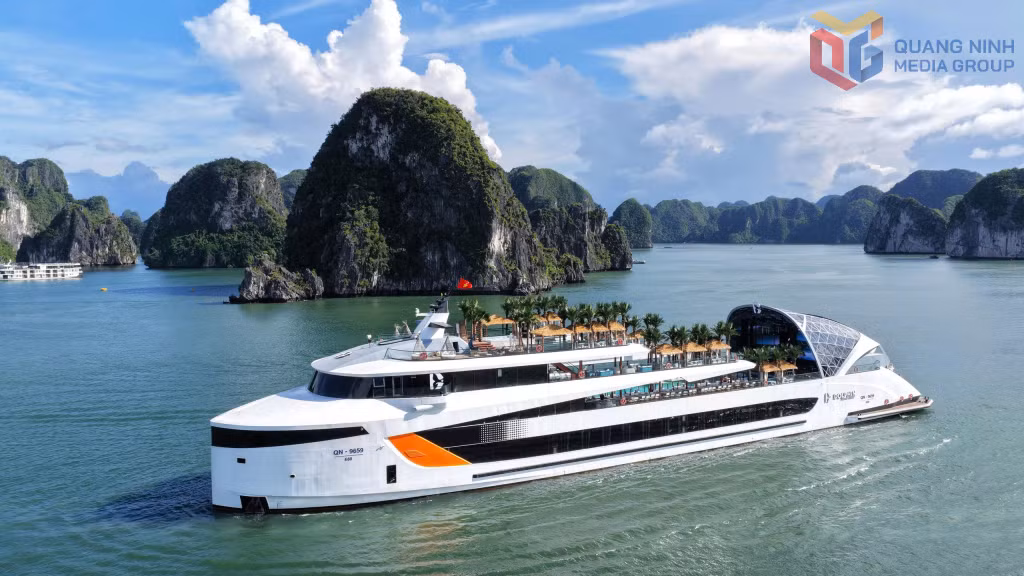 Du lịch phát triển sôi động, hiện đại và chuyên nghiệp đưa Quảng Ninh trở thành điểm đến hấp dẫn hàng đầu cả nước.