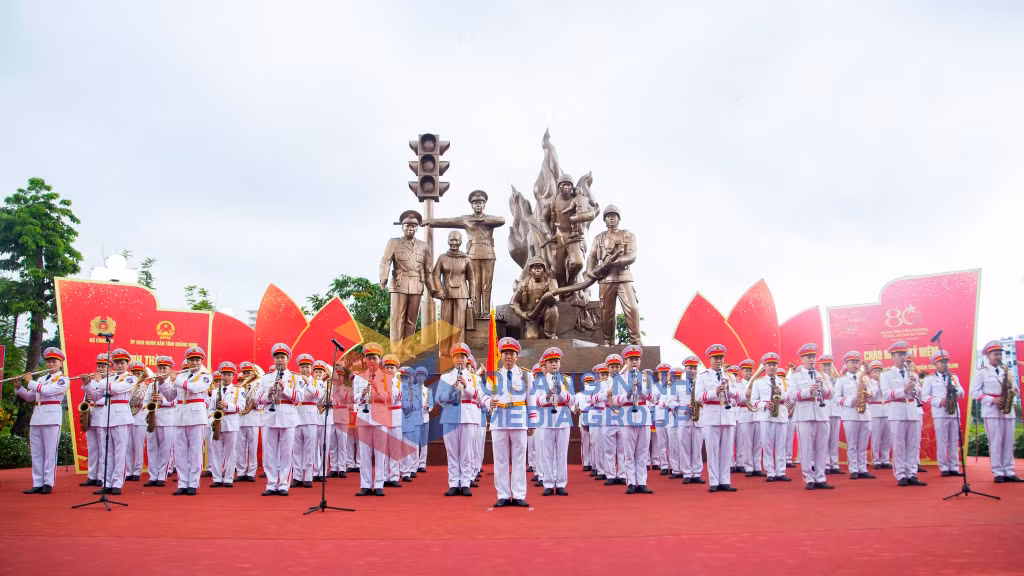 Tượng đài CAND tỉnh Quảng Ninh. Ảnh: Công an Quảng Ninh