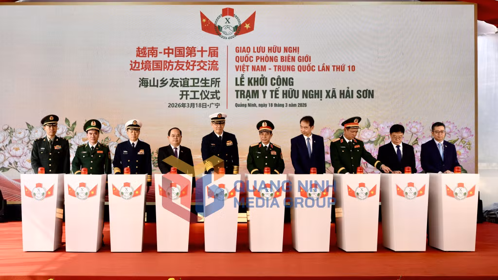 Sau lễ đón tại Cửa khẩu quốc tế Móng Cái, Đoàn công tác hai nước dự lễ khởi công Trạm Y tế hữu nghị xã Hải Sơn, tỉnh Quảng Ninh (3-2026). Ảnh: Đỗ Phương