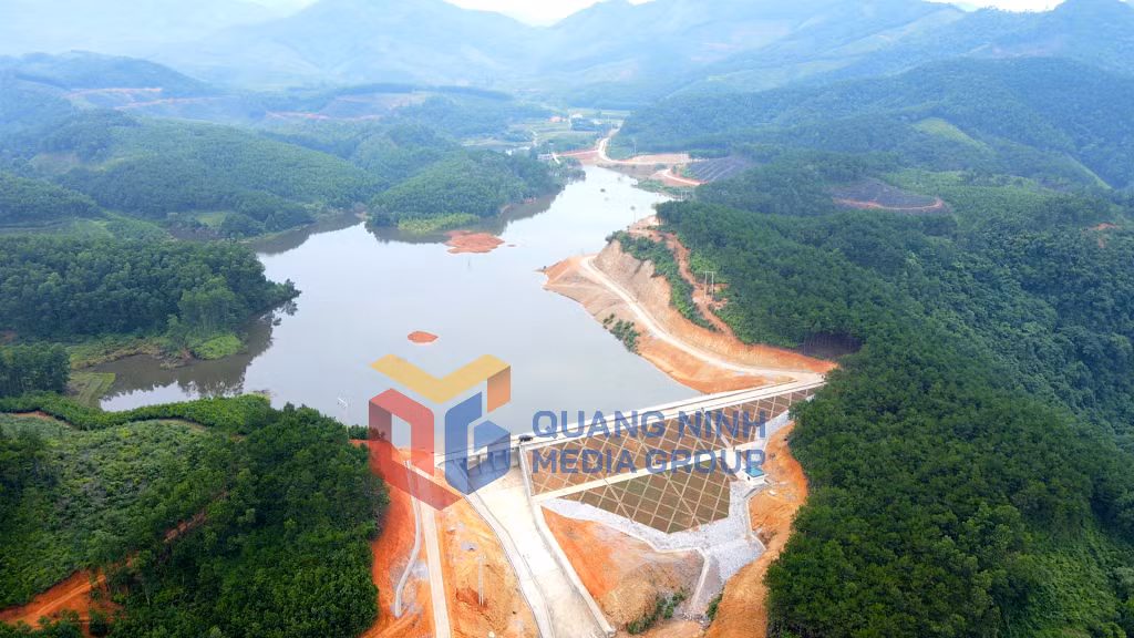Hồ chứa nước Nà Mo, xã Bình Liêu (7-2021). Ảnh: Lê Nam