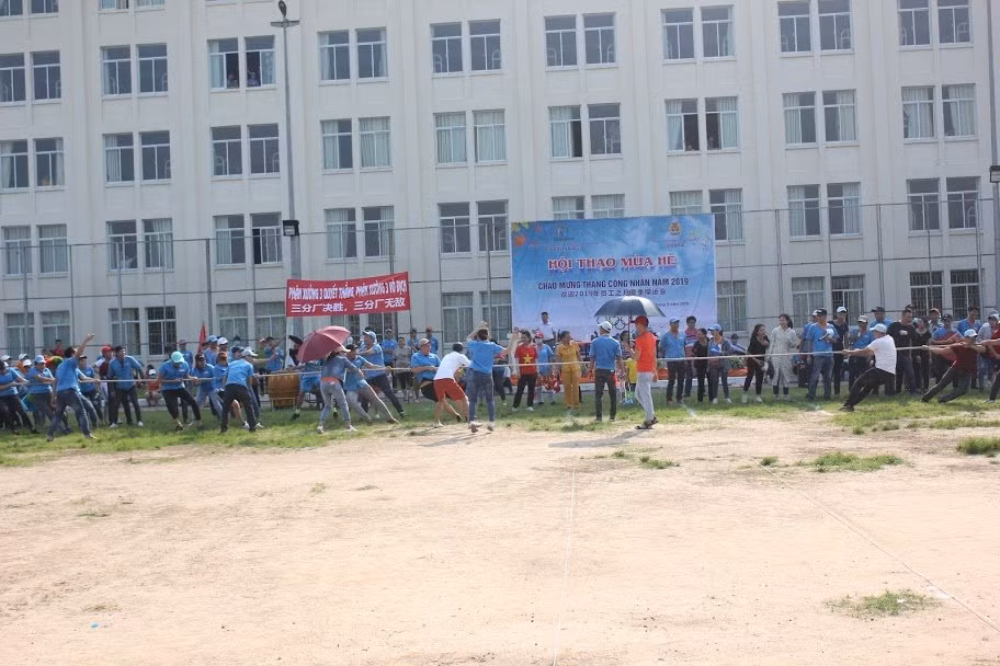 CNLĐ Công ty TNHH KHKT Texhong Ngân Long, KCN Hải Yên Móng Cái được sống và sinh hoạt trong khu tập thể công nhân với đầy đủ các thiết chế, vui chơi sinh hoạt.