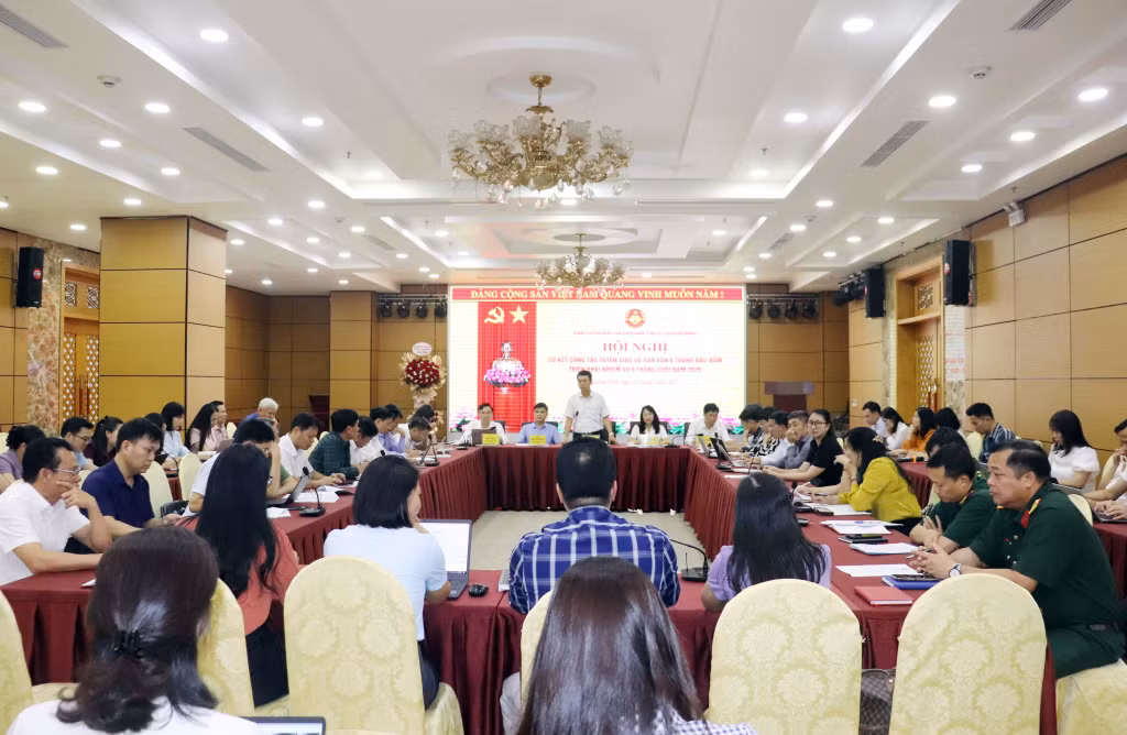 Ảnh với chú thích