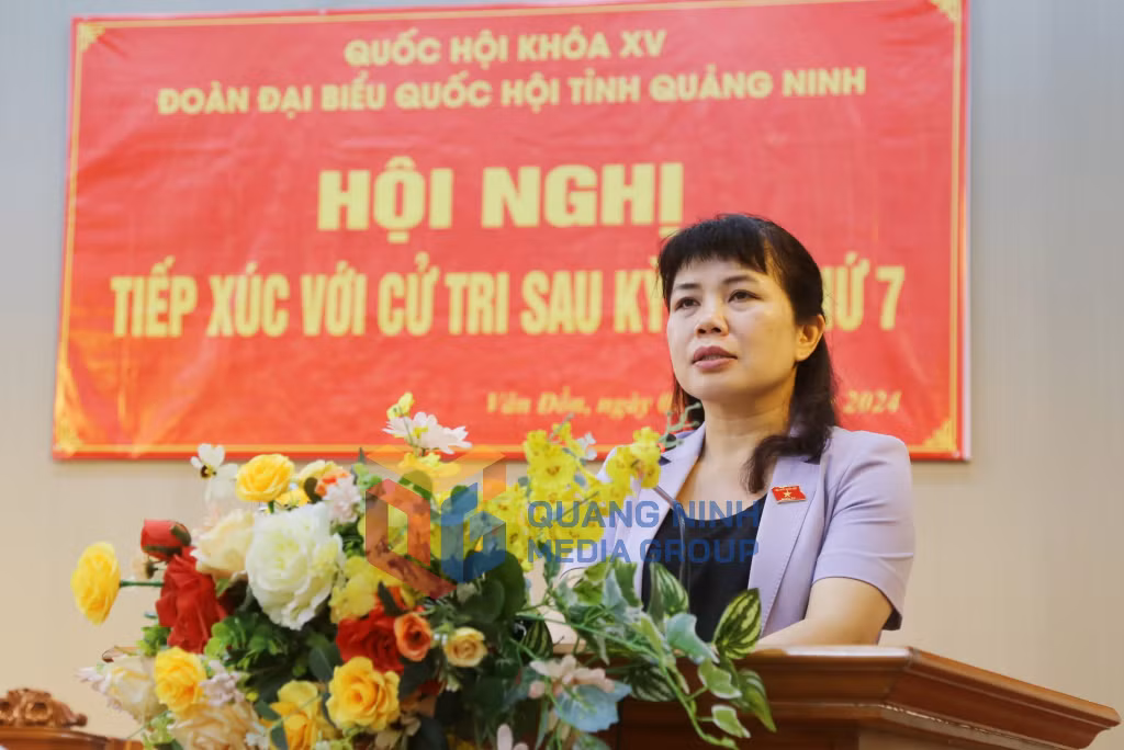 Đồng chí Nguyễn Thị Thu Hà, Phó trưởng Đoàn ĐBQH tỉnh phát biểu tại buổi tiếp xúc (7-2024). Ảnh: Nguyễn Thanh