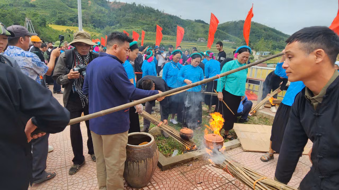 Ảnh với chú thích