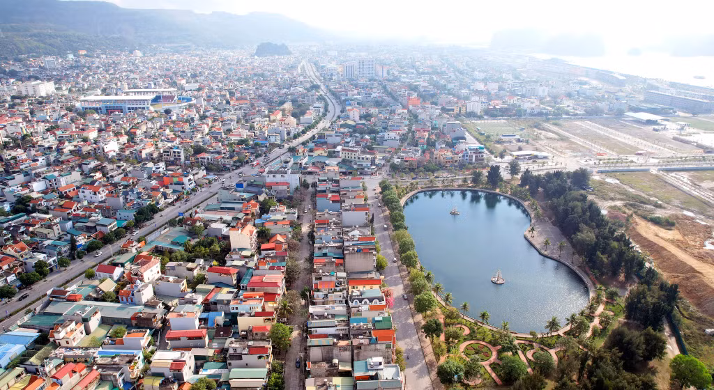 Một góc thành phố Cẩm Phả (11-2024). Ảnh: Dương Trường