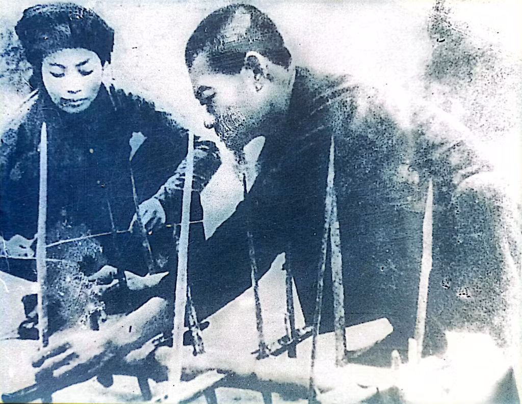 Du kích Quảng Yên làm hầm chông chống giặc trong kháng chiến chống Pháp.