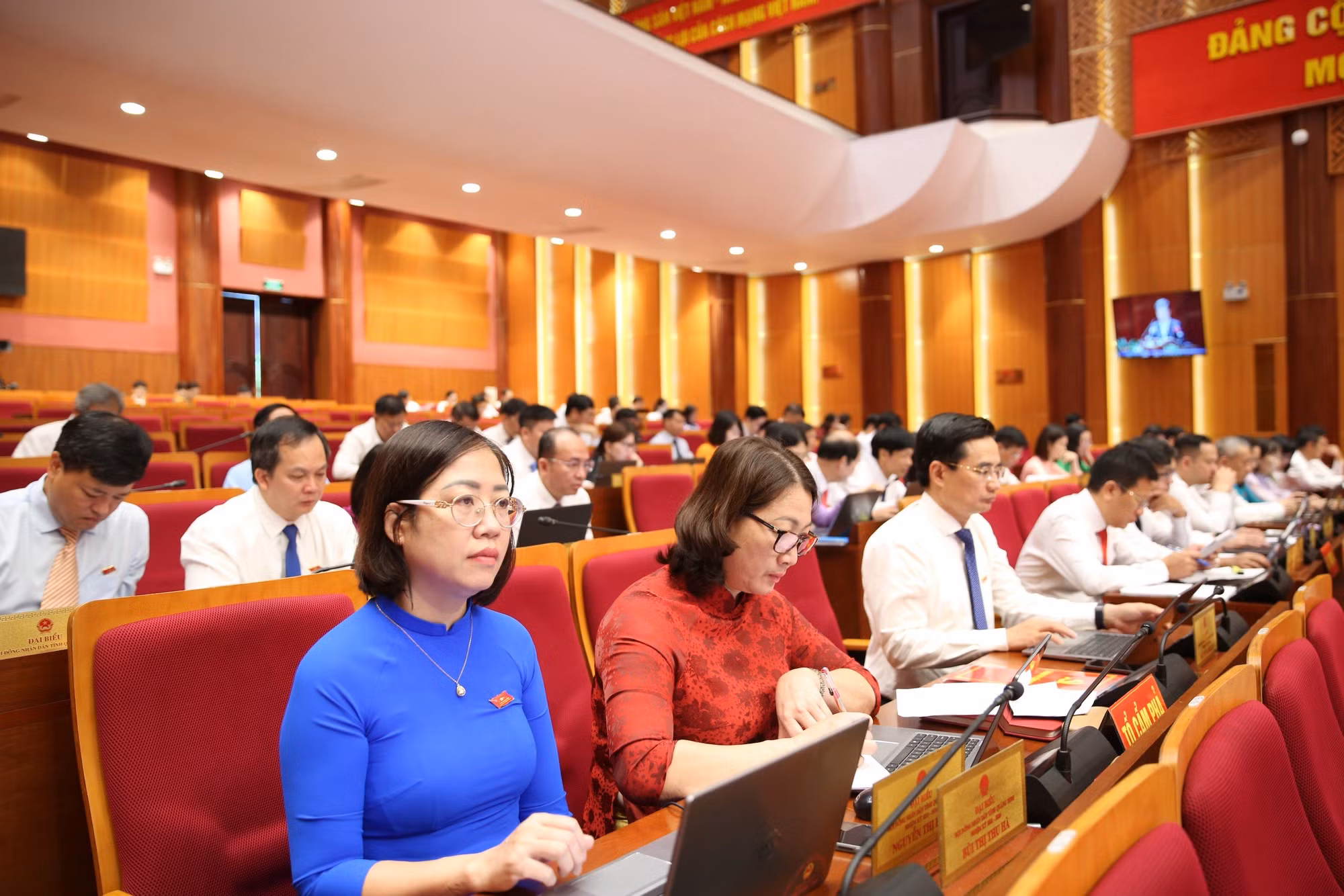 Ảnh với chú thích