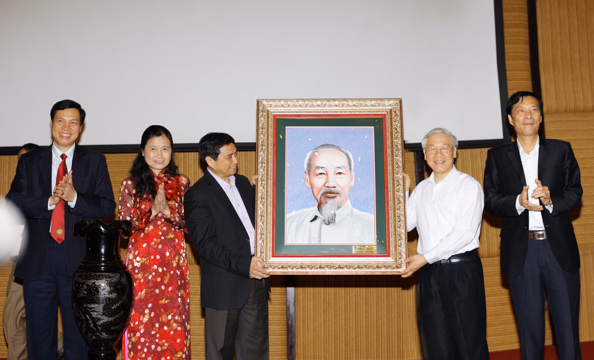 Ảnh với chú thích