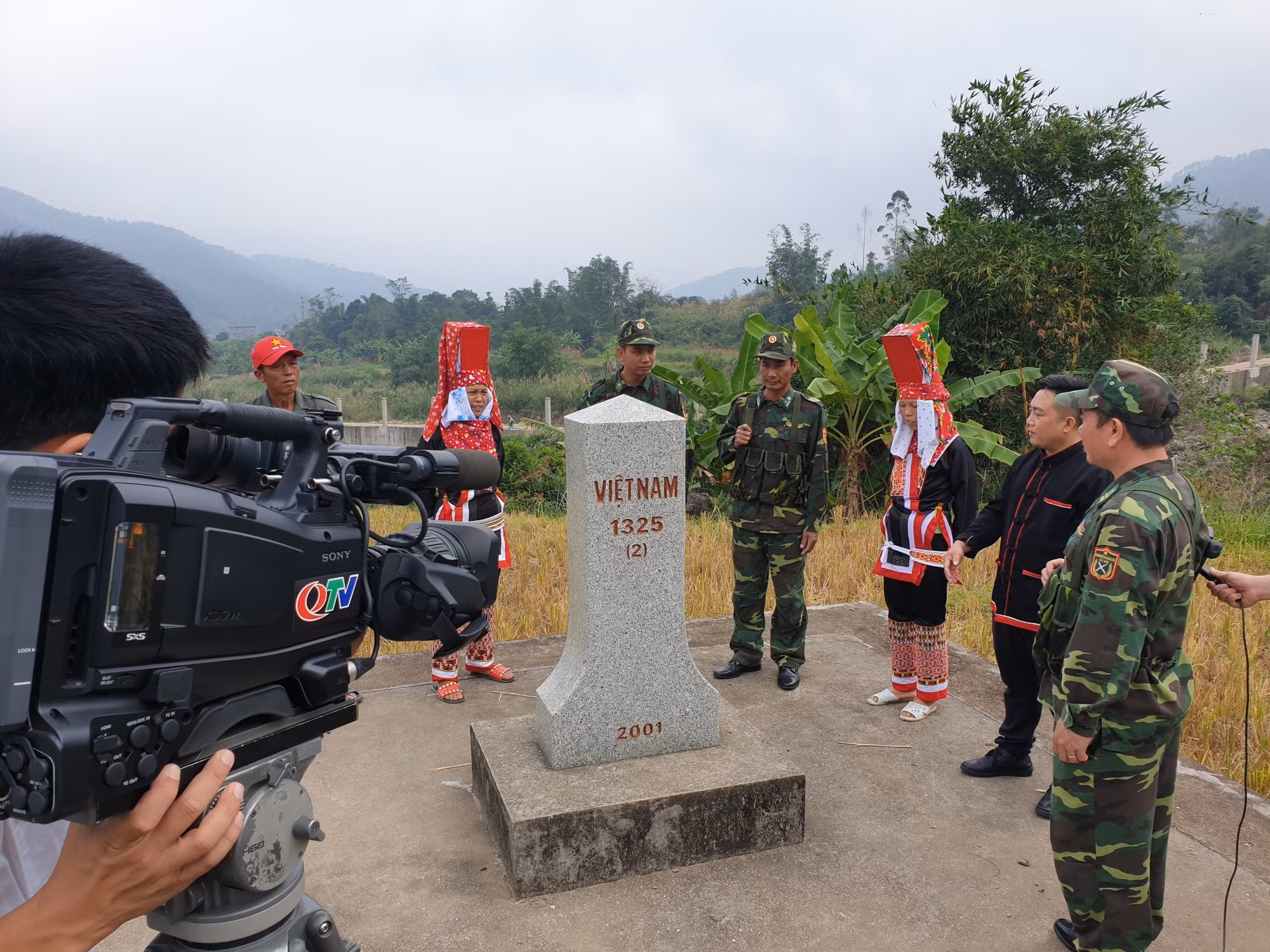 Ảnh với chú thích