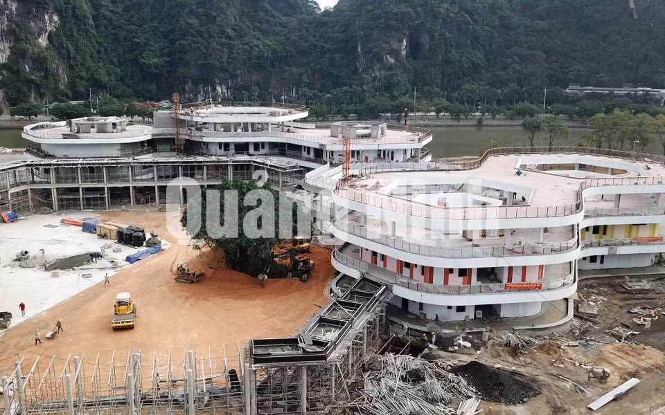 Thi công khối nhà A của công trình (10-2018). Ảnh: Đỗ Phương