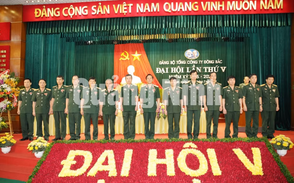 Ban Chấp hành nhiệm kỳ 2015-2020 ra mắt Đại hội.