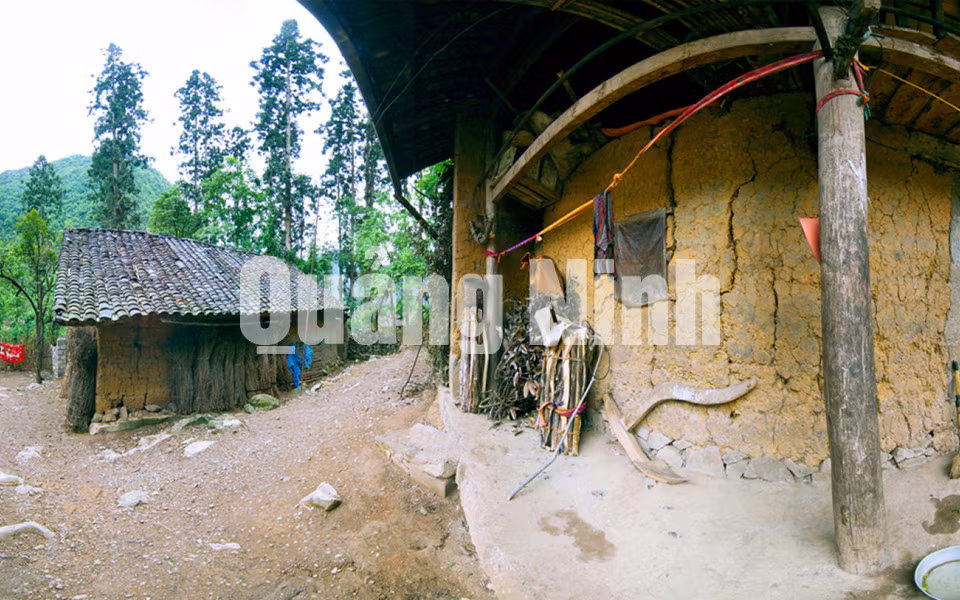 Nhà cổ người dân Binh Liêu. Ảnh: Khánh Giang