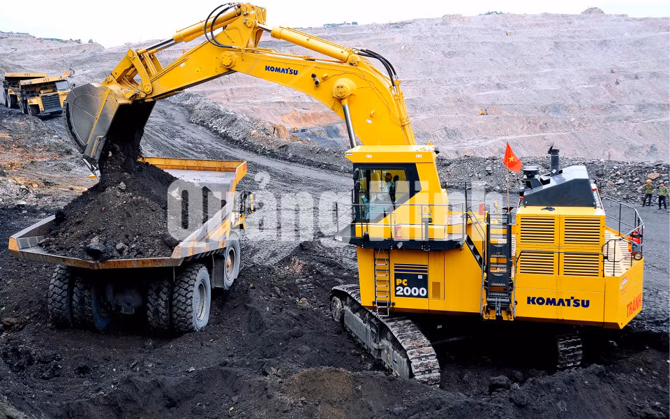 Bốc xúc than tại Công ty Than Cọc Sáu (9-2019). Ảnh: Võ Tứ Cường (CTV)