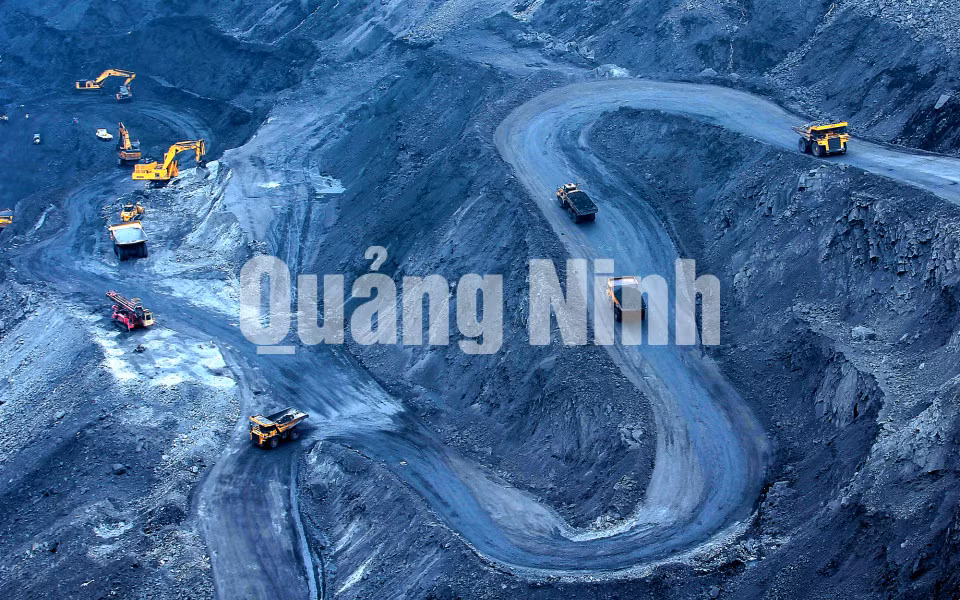 Khai trường khai thác than Công ty CP Than Cọc Sáu (11-2018). Ảnh: Lưu Ký (CTV)