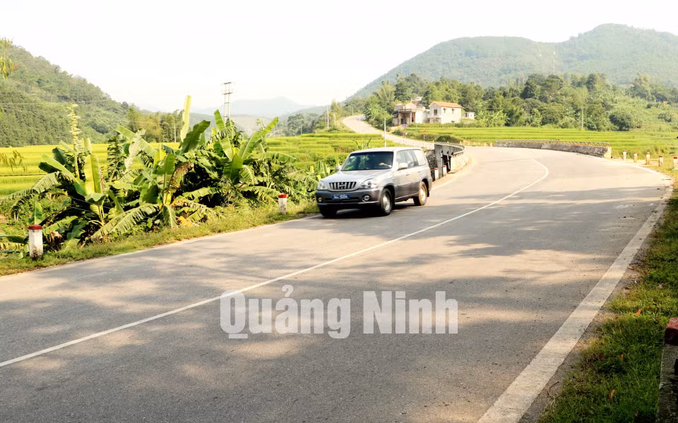 Năm 2013, tuyến quốc lộ 18C đã được cải tạo, nâng cấp, mở ra điều kiện mới để phát triển kinh tế - xã hội cho một số địa phương khu vực miền Đông của tỉnh. Ảnh: Thanh Sơn